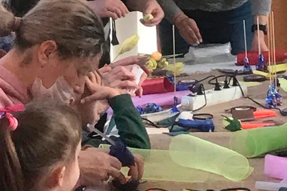 Мастер-класс для детей: изготовление конфетных букетов